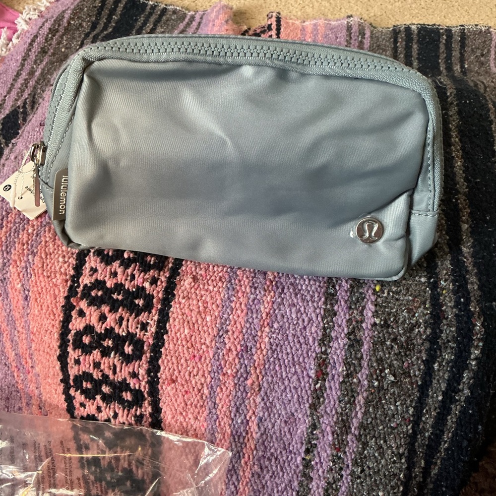 lululemon light gray Fannypack